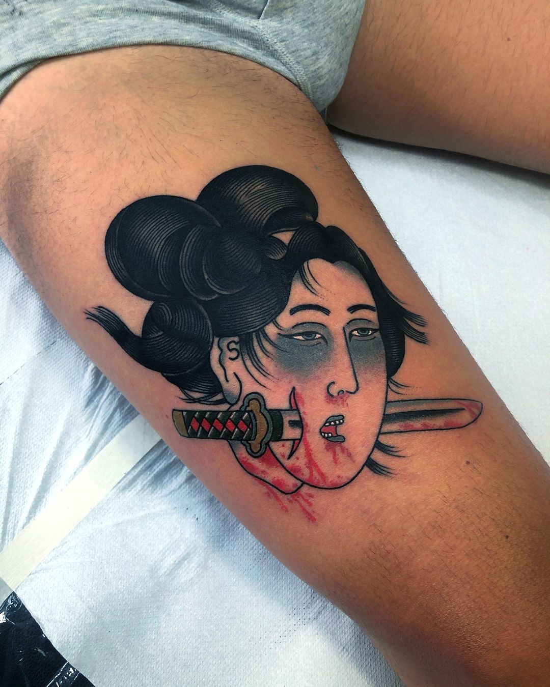 Ubicación del muslo Tatuaje Namakubi