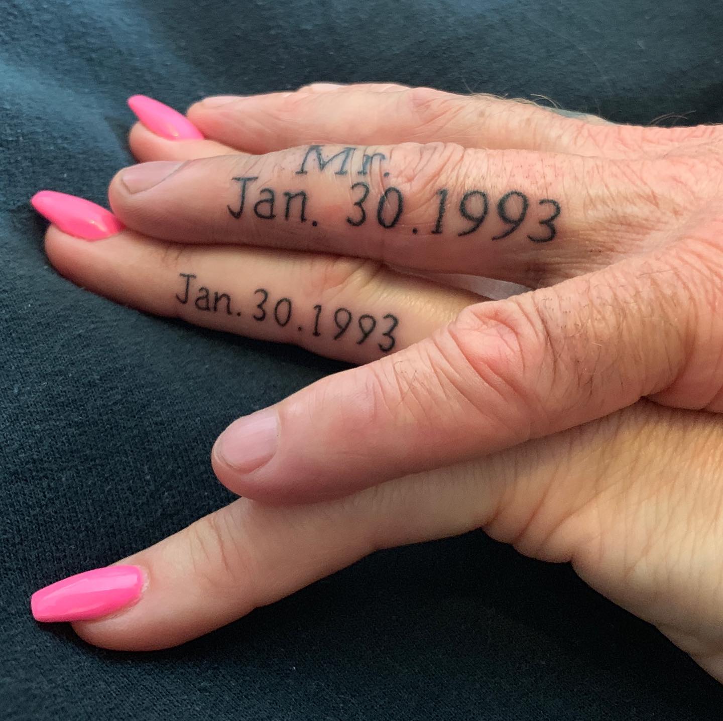 Día del tatuaje del anillo de boda.