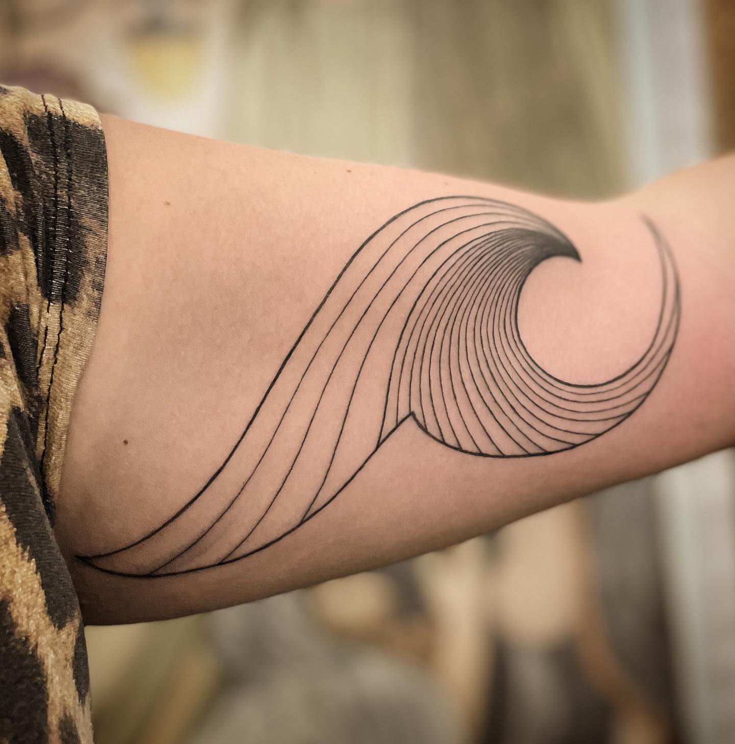Genial idea de tatuaje de onda