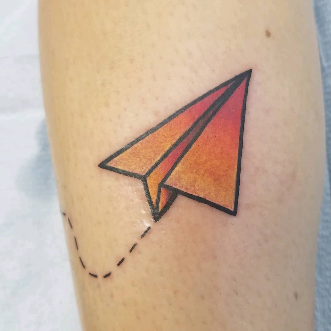 Tatuajes de aviones de papel: 25 Diseños con una gran simplicidad