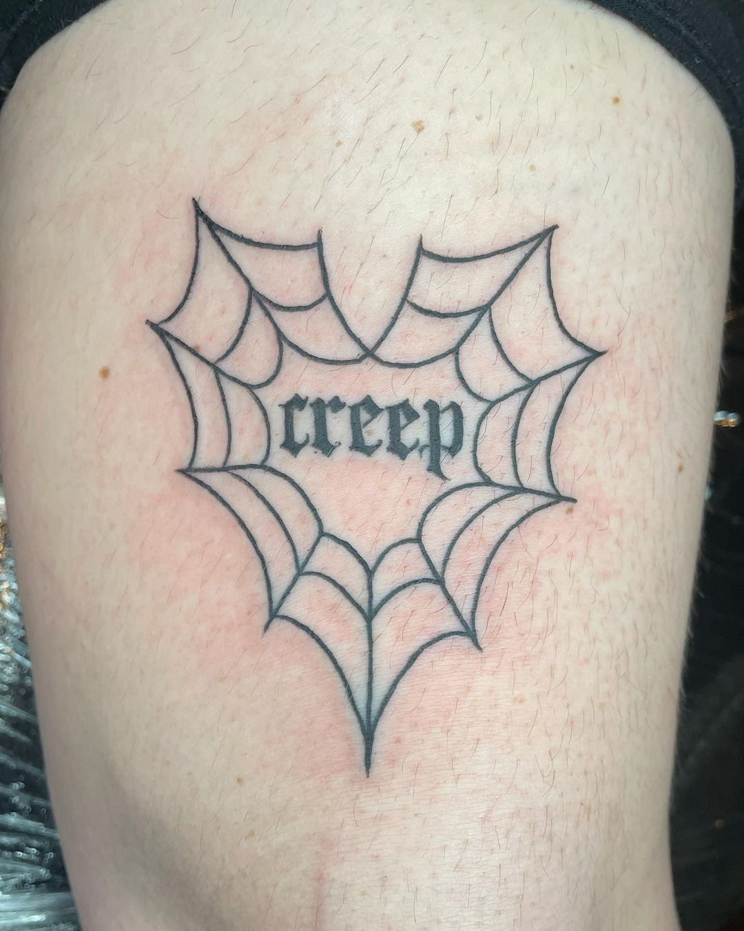 Tatuaje de Corazón con Telaraña