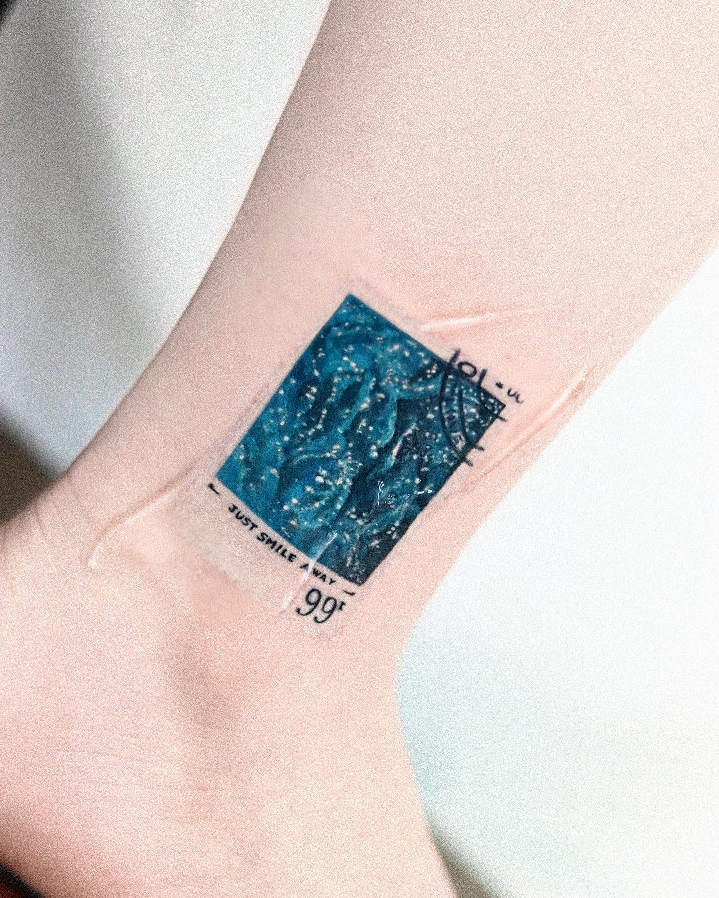 Tatuaje de Ola Colorida y Genial