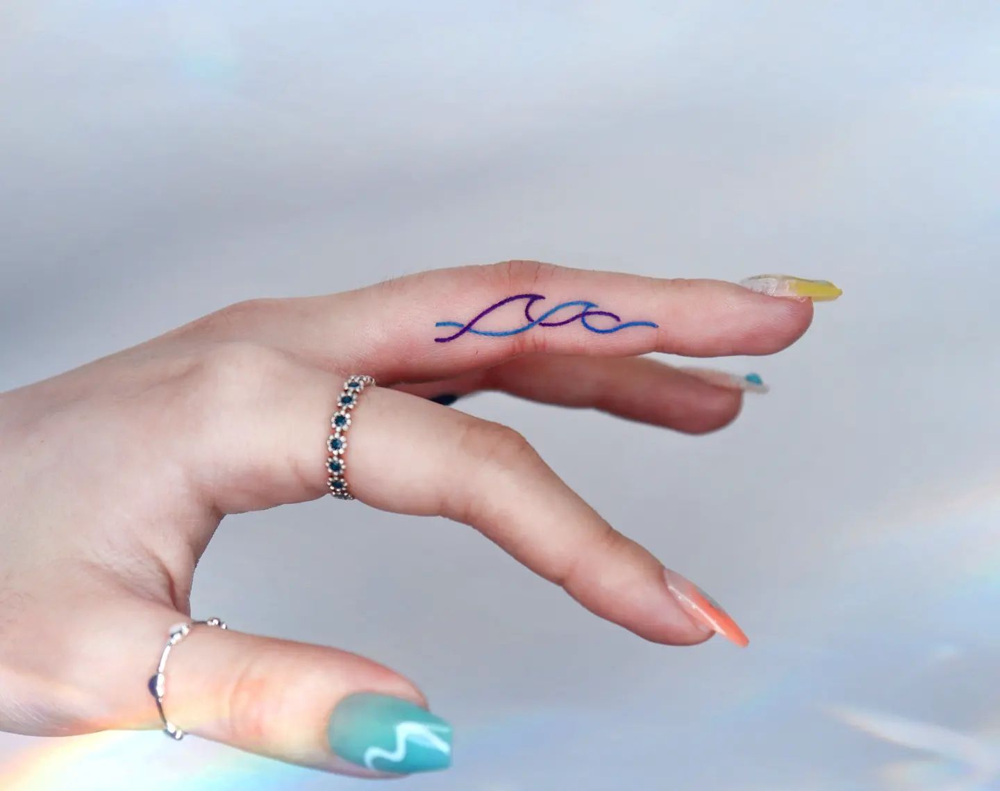 Tatuaje de Ola de Dedos