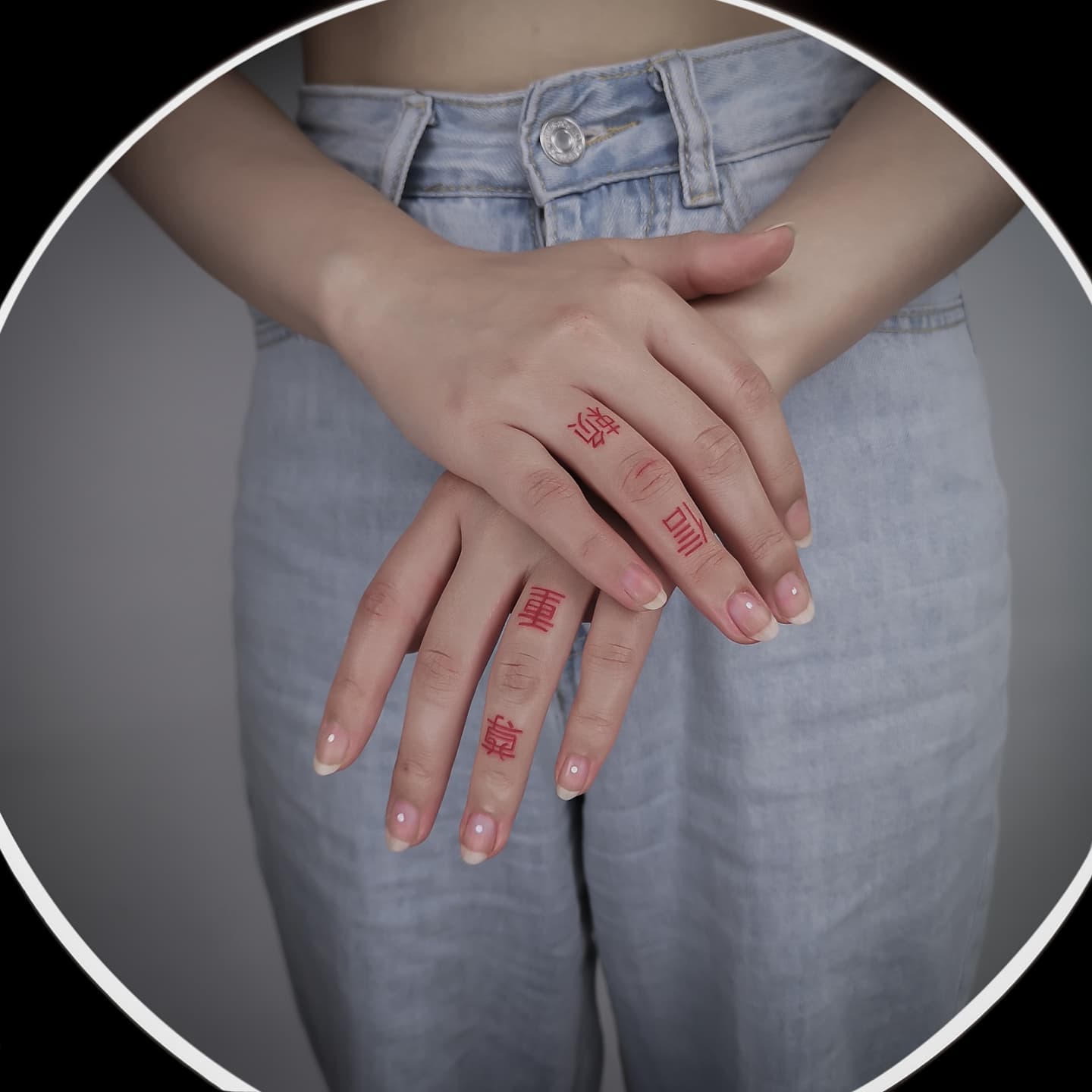 Tatuajes significativos en los dedos chinos