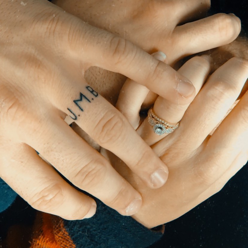 Una impresión de anillo de bodas.