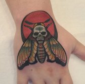 Diseño de tatuaje de polilla negra brillante