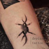 Tatuaje de alambre de púas en puntillismo
