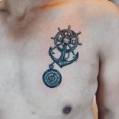 Tatuaje de ancla en el pecho