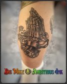 Tatuaje de Esqueleto Orando con Manos