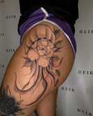 Tatuaje de Medusa de Muslo Negro