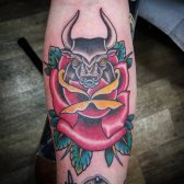 Tatuaje de Taurus de color azul brillante
