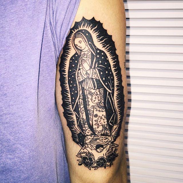 tatuaje brazo de hombre 1031