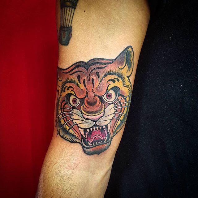 tatuaje brazo de hombre 611