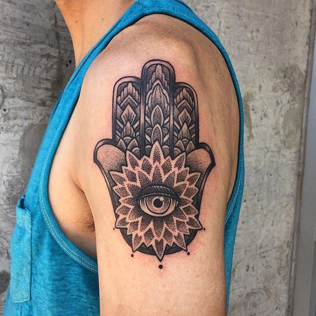 tatuaje brazo de hombre 661