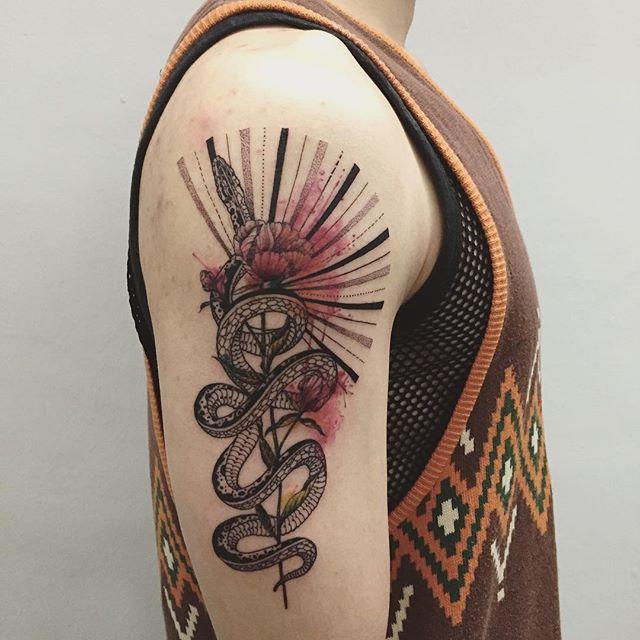 tatuaje brazo de hombre 861