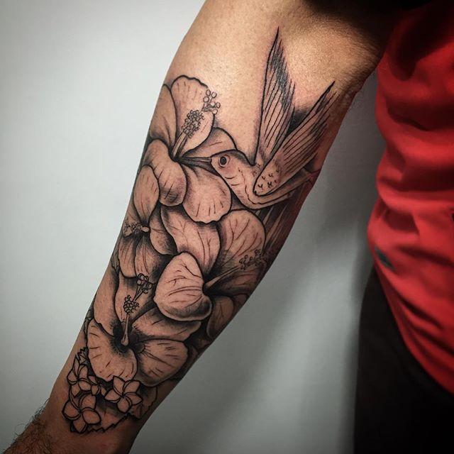 tatuaje brazo de hombre 921