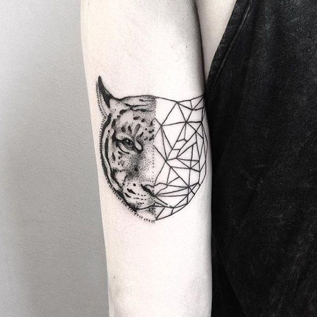 tatuaje brazo de mujer 1161