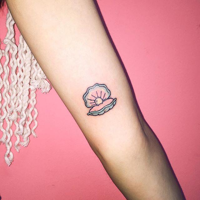 tatuaje brazo de mujer 541
