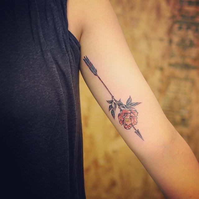 tatuaje brazo de mujer 621