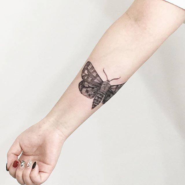 tatuaje brazo de mujer 791