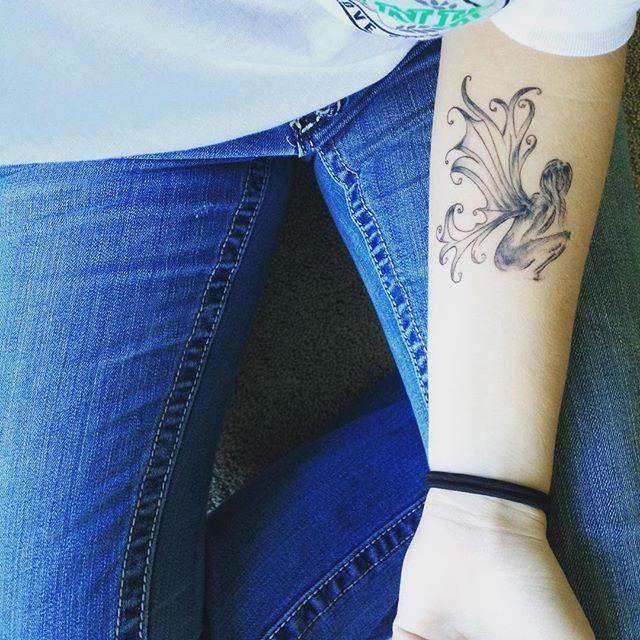 tatuaje brazo de mujer 851