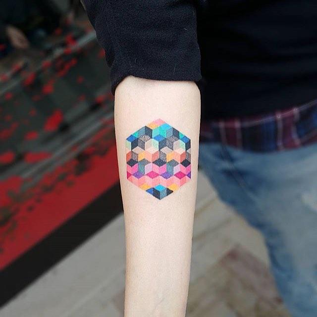 tatuaje brazo de mujer 881