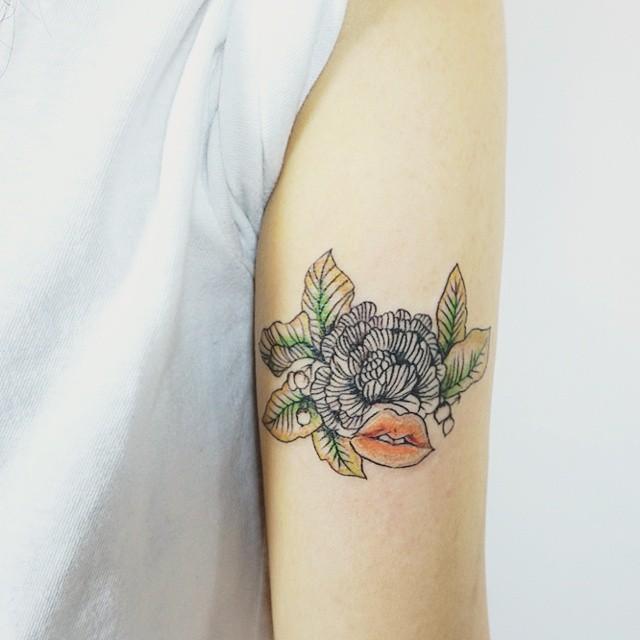 tatuaje brazo de mujer 991
