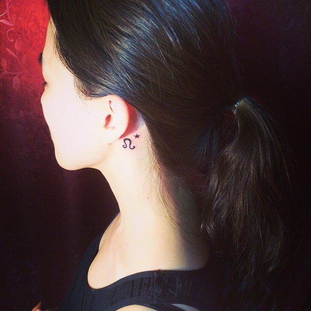 tatuaje detras de la oreja 181