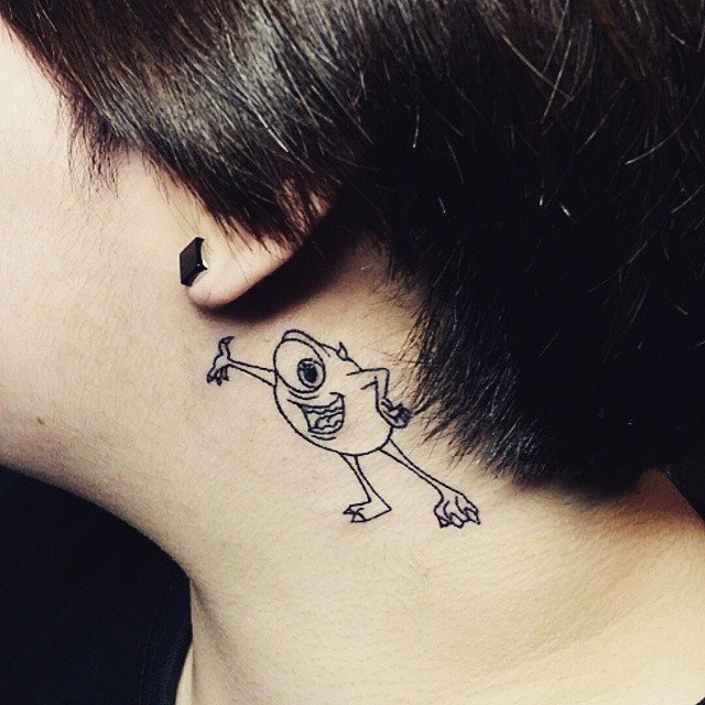 tatuaje detras de la oreja 241