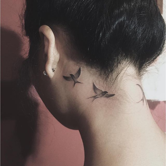 tatuaje detras de la oreja 261