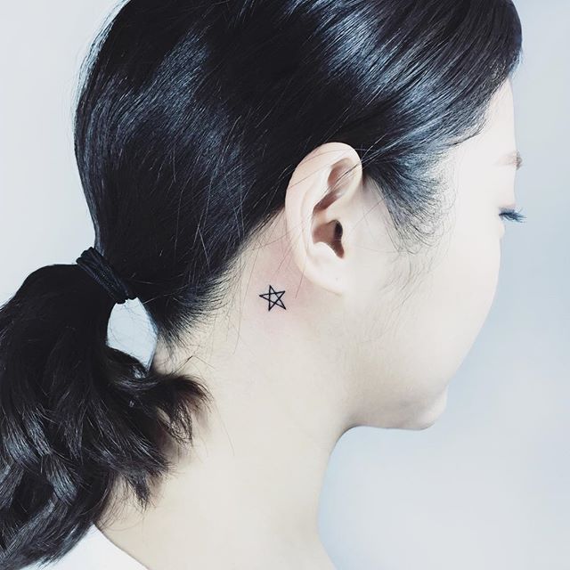 tatuaje detras de la oreja 281