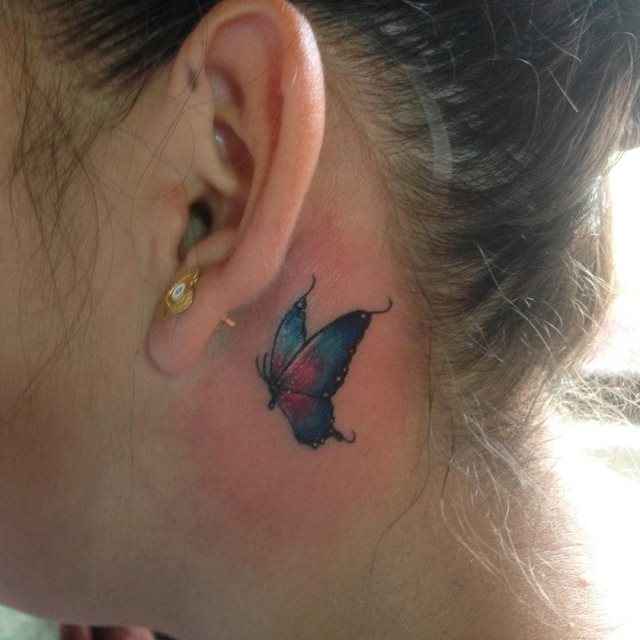 tatuaje detras de la oreja 351