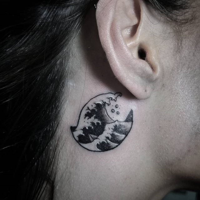 tatuaje detras de la oreja 491