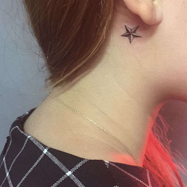tatuaje detras de la oreja 91