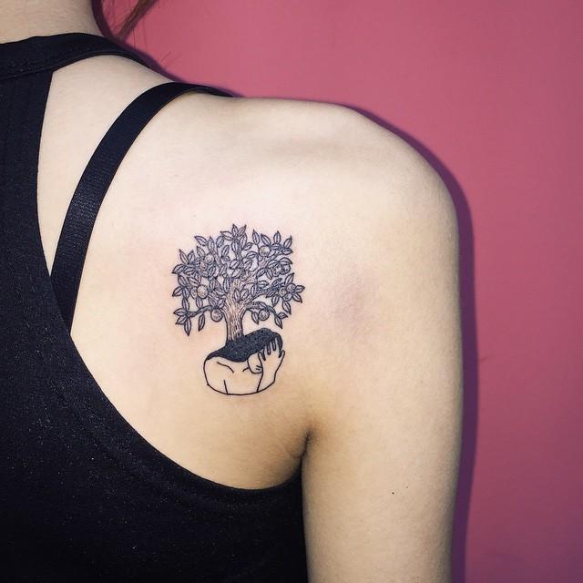 tatuaje espalda para mujer 1001