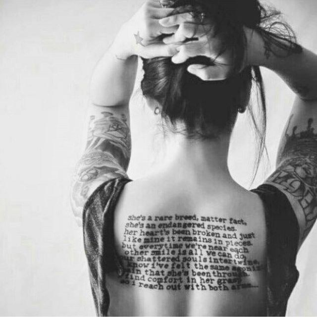 tatuaje espalda para mujer 1021