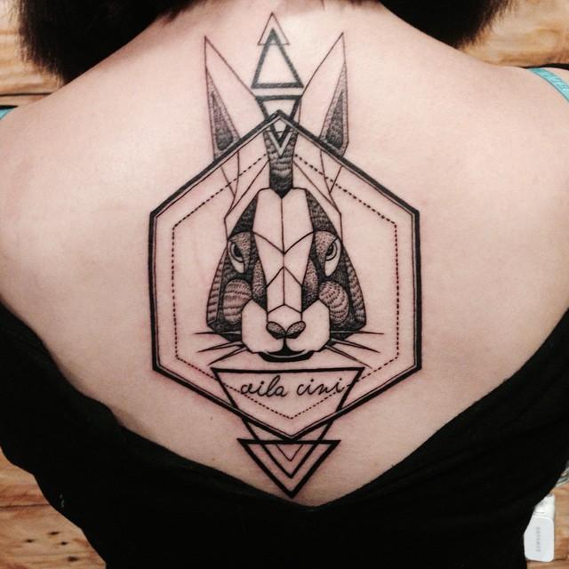 tatuaje espalda para mujer 1071