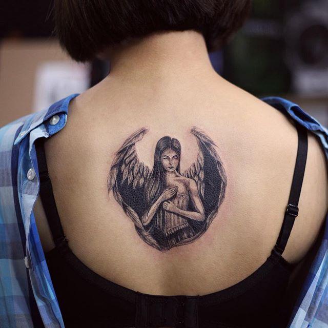 tatuaje espalda para mujer 151