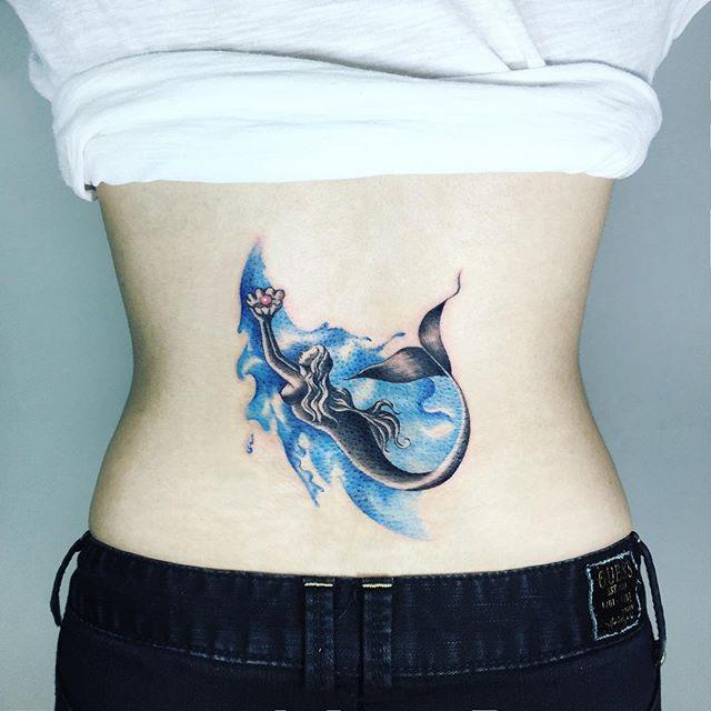 tatuaje espalda para mujer 231