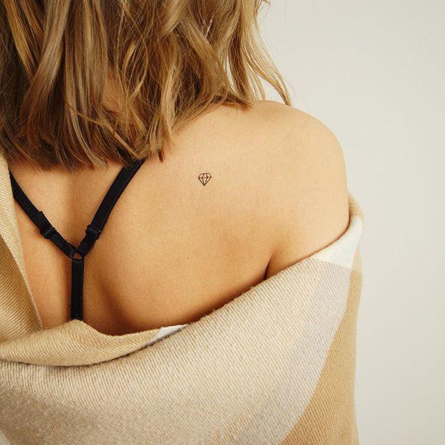 tatuaje espalda para mujer 241