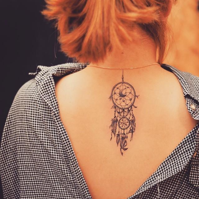 tatuaje espalda para mujer 251