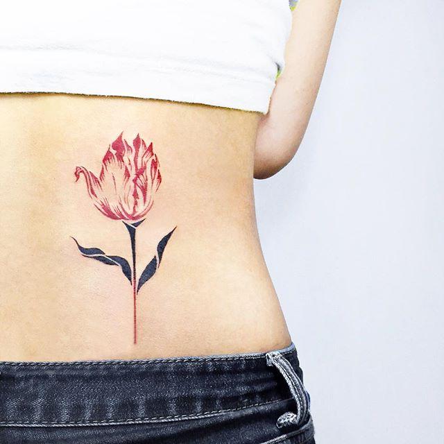 tatuaje espalda para mujer 311