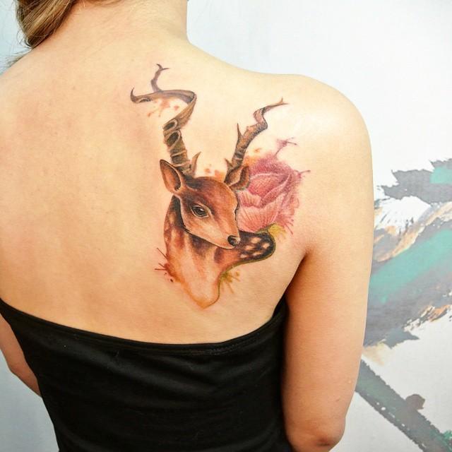 tatuaje espalda para mujer 321
