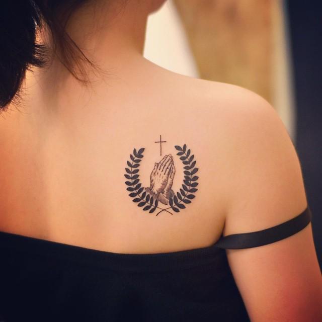 tatuaje espalda para mujer 351