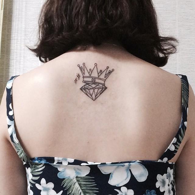 tatuaje espalda para mujer 441