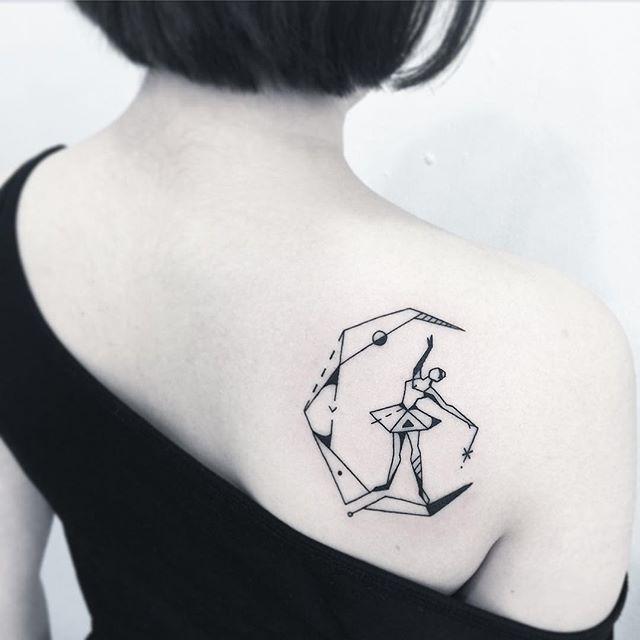 tatuaje espalda para mujer 451