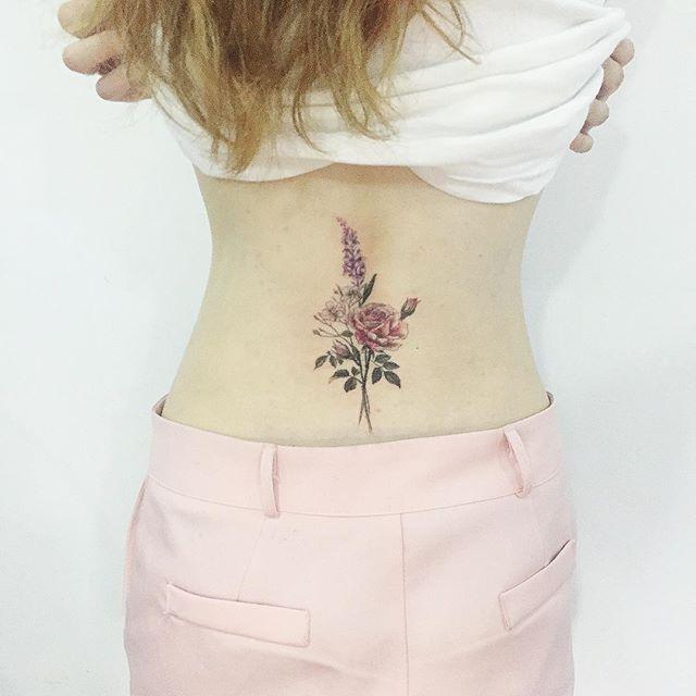 tatuaje espalda para mujer 531