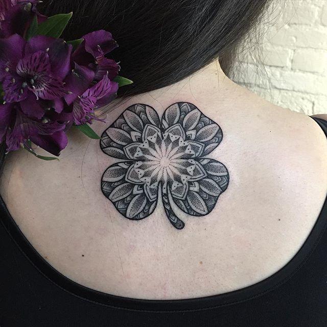 tatuaje espalda para mujer 551