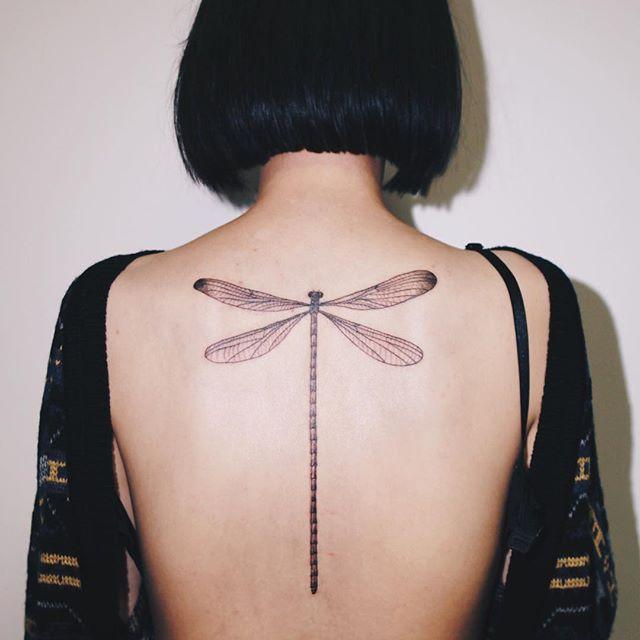 tatuaje espalda para mujer 561