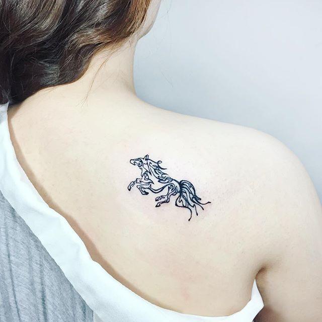 tatuaje espalda para mujer 591